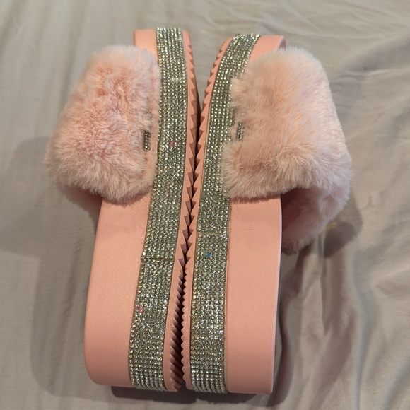 Juicy Couture Pink Fuzzy slides flip flops with Rhinestones orbit size 7 - Picture 4 of 6